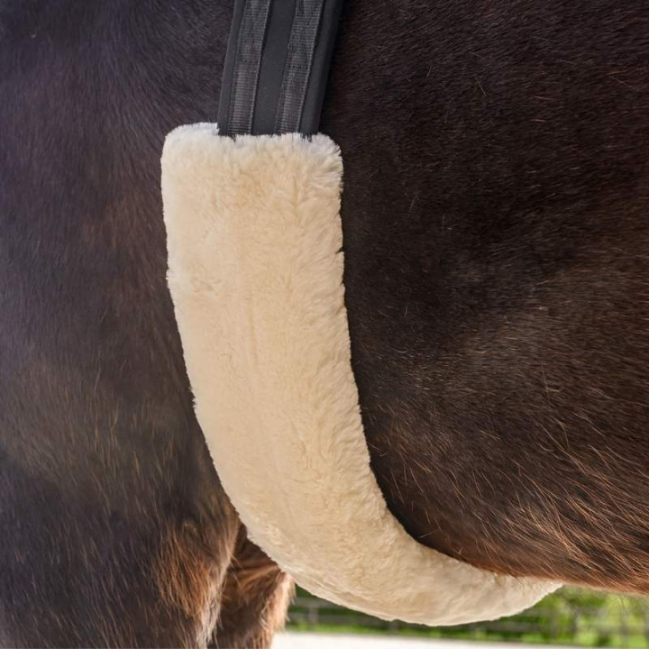 Nakładka na popręg Lambskin Naturalna w grupie Sprzęt dla konia / Popręgi / Rękawy na popręg przy Equinest (21443002NAT)