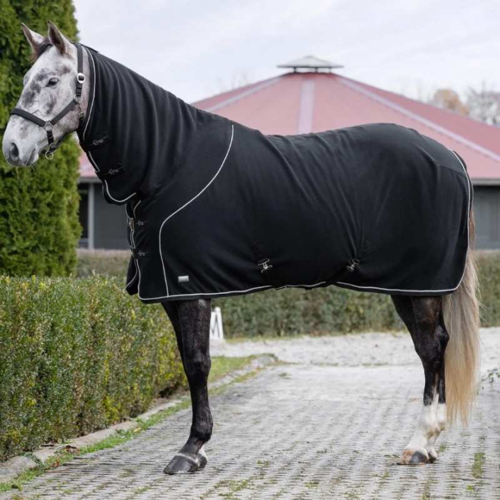 Derka polarowa z kapturem CovallieroTherm Czarna w grupie Derki dla koni / Derki polarowe i wełniane przy Equinest (3228251BA_r)