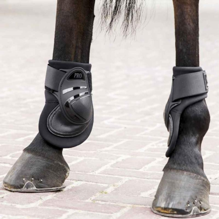 Ochraniacze skokowe tył Carbon V22 z dodatkową ochroną Czarne w grupie Sprzęt dla konia / Ochrona nóg / Ochraniacze skokowe tył przy Equinest (334815Sv_r)