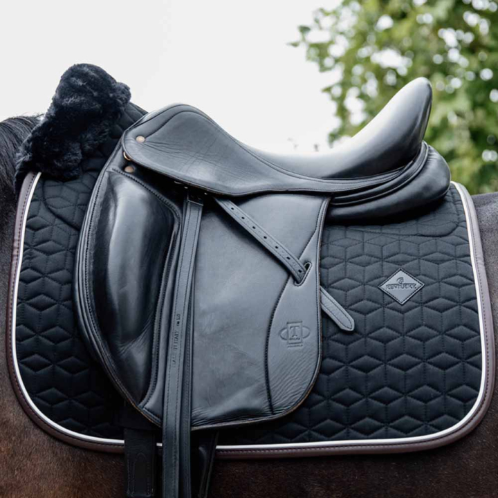 Czaprak ujeżdżeniowy Skin Friendly czarny w grupie Sprzęt dla konia / Czapraki / Czapraki ujeżdżeniowe przy Equinest (4246801DRBA_r)
