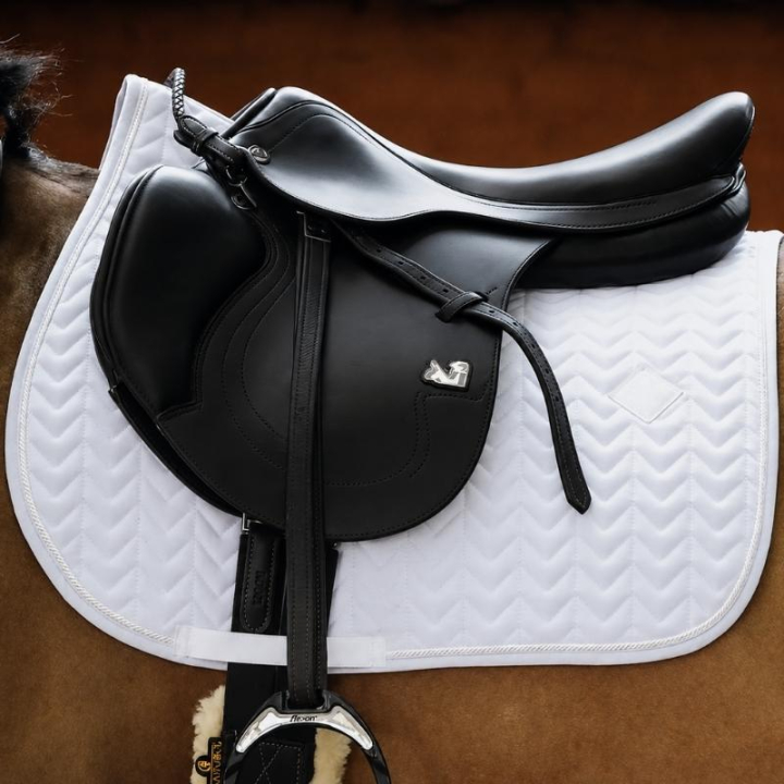 Czaprak Fishbone Biały w grupie Sprzęt dla konia / Czapraki / Czapraki skokowe i wszechstronne przy Equinest (4257402SJWH_r)