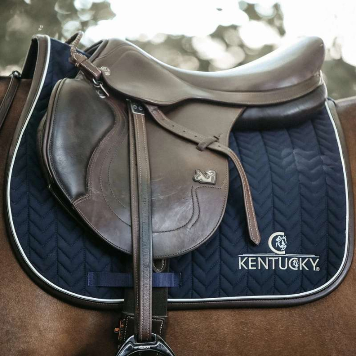 Czaprak Leather Fishbone Granatowy w grupie Sprzęt dla konia / Czapraki / Czapraki skokowe i wszechstronne przy Equinest (4257603SJNA_r)