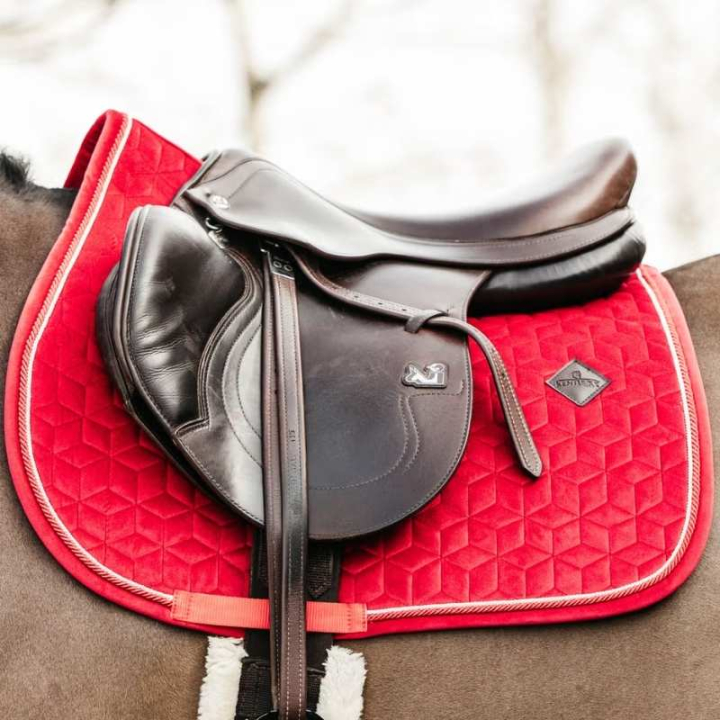 Czaprak wszechstronny Velvet Czerwony w grupie Sprzęt dla konia / Czapraki / Czapraki skokowe i wszechstronne przy Equinest (4257913RE)