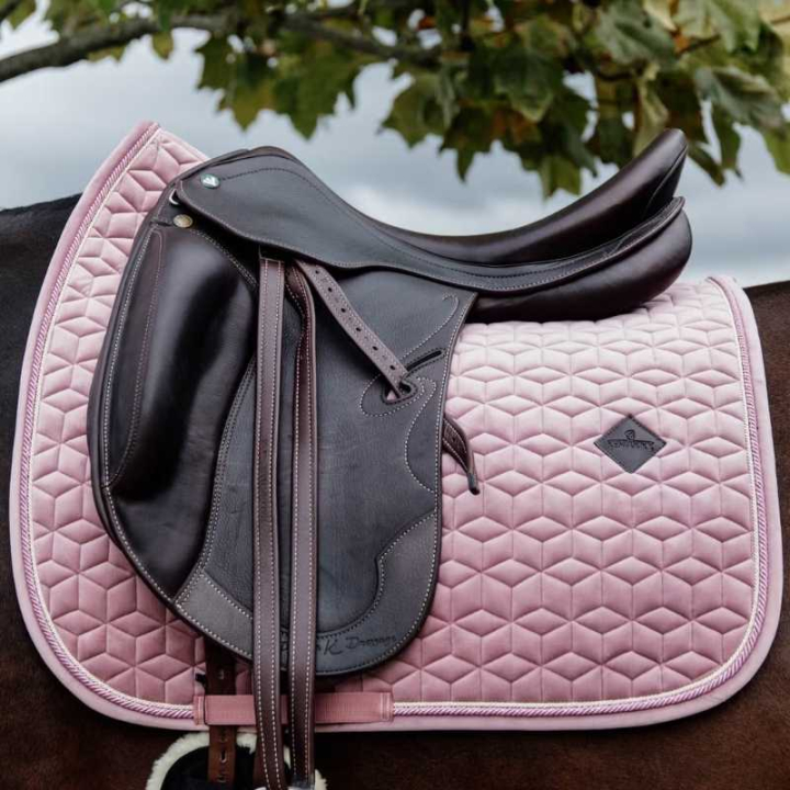 Czaprak ujeżdżeniowy Velvet Stary róż w grupie Sprzęt dla konia / Czapraki / Czapraki ujeżdżeniowe przy Equinest (42579DRGRs_r)