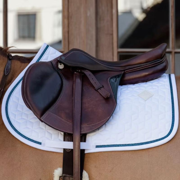 Czaprak Glitter Rope Biało/Niebieski w grupie Sprzęt dla konia / Czapraki / Czapraki skokowe i wszechstronne przy Equinest (425840203SJWHNA_r)