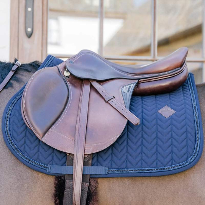 Czaprak Metal Chain Granatowy w grupie Sprzęt dla konia / Czapraki / Czapraki skokowe i wszechstronne przy Equinest (4272103SJNA_r)