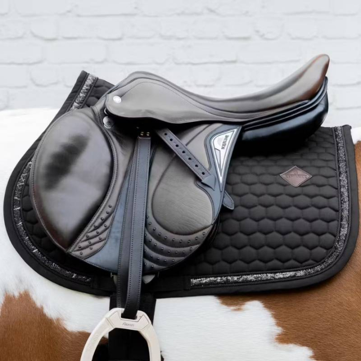Czaprak Glitter Band Czarny w grupie Sprzęt dla konia / Czapraki / Czapraki skokowe i wszechstronne przy Equinest (4273001SJBA_r)