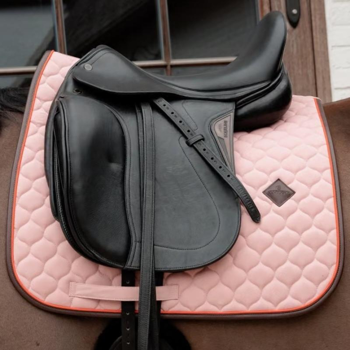 Czaprak ujeżdżeniowy Onion Quilt Leather Stary róż w grupie Sprzęt dla konia / Czapraki / Czapraki ujeżdżeniowe przy Equinest (4274310DROPI_r)