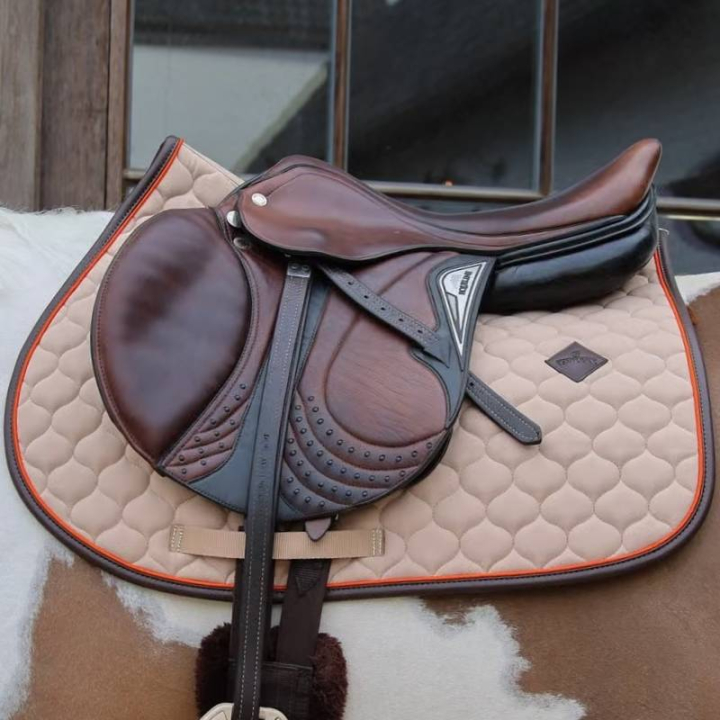 Czaprak Onion Quilt Leather Beżowy w grupie Sprzęt dla konia / Czapraki / Czapraki skokowe i wszechstronne przy Equinest (4274332SJBE_r)