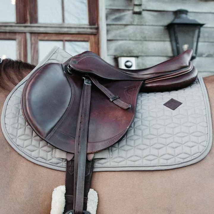 Czaprak Classic Beżowy w grupie Sprzęt dla konia / Czapraki / Czapraki skokowe i wszechstronne przy Equinest (42803Be_r)