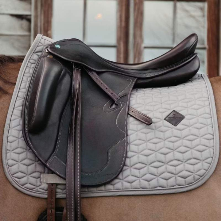 Czaprak ujeżdżeniowy Classic Beżowy w grupie Sprzęt dla konia / Czapraki / Czapraki ujeżdżeniowe przy Equinest (42803DrBe_r)