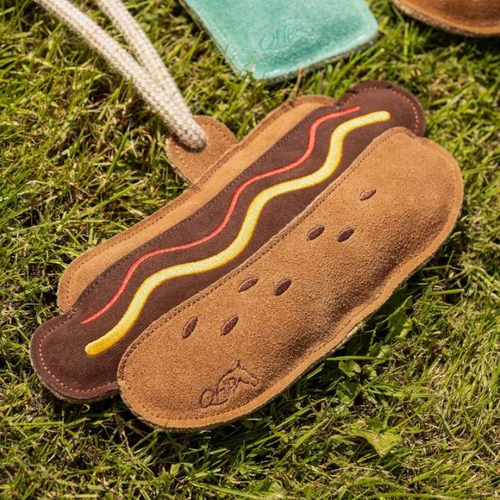 Zabawka dla konia Snackcounter Hot Dog w grupie Stajnia i padok / Zabawki dla koni przy Equinest (5740HTD0)