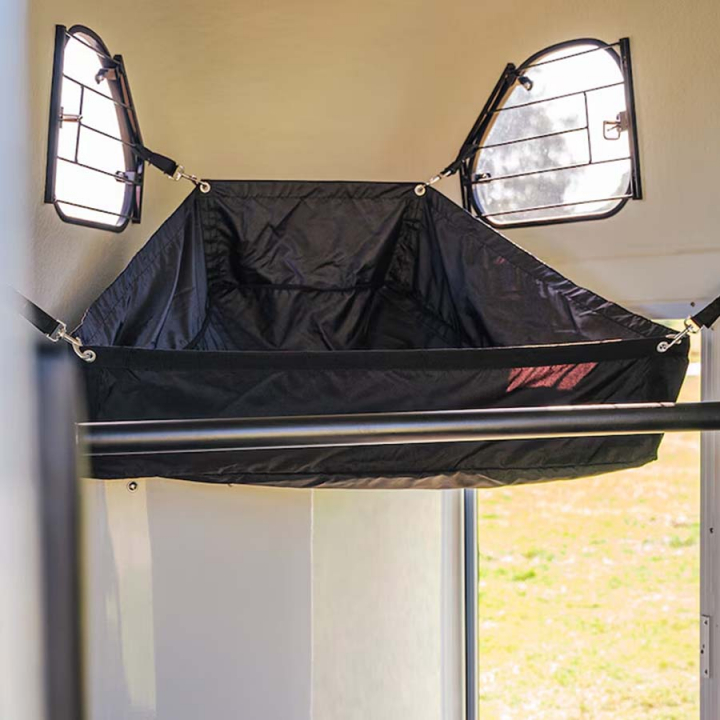 Siatka na siano HS Model Trójkątny Czarny w grupie Stajnia i padok / Wyposażenie stajni / Siatki i torby na siano przy Equinest (603672BA)