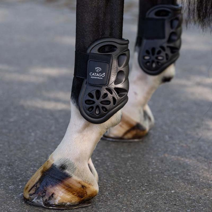 Ochraniacze skokowe tył EVA GUMFLY Czarne w grupie Sprzęt dla konia / Ochrona nóg / Ochraniacze skokowe tył przy Equinest (801082001BA_r)