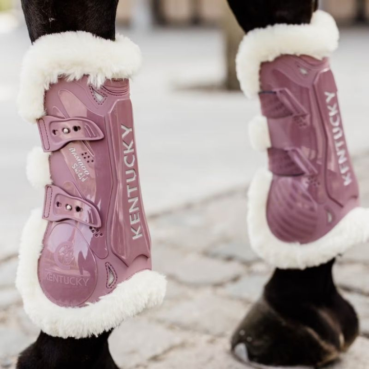 Ochraniacze skokowe przód Vegan Sheepskin Bamboo Elastic Stary róż w grupie Sprzęt dla konia / Ochrona nóg / Ochraniacze skokowe przód przy Equinest (88102OPI_r)