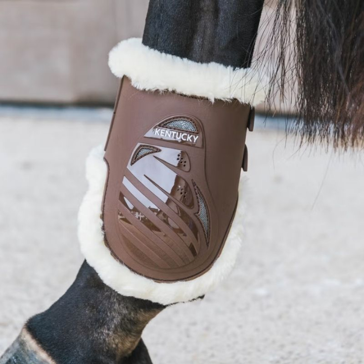 Ochraniacze skokowe tył Elastic Vegan Sheepskin Brązowe w grupie Sprzęt dla konia / Ochrona nóg / Ochraniacze skokowe tył przy Equinest (8820805MBR_r)