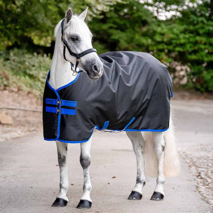 Derka zimowa Amigo Ripstop 900D 200g Czarno/Niebieska w grupie Derki dla koni / Derki padokowe / Derki zimowe przy Equinest (AARAG4KDDBABL_r)