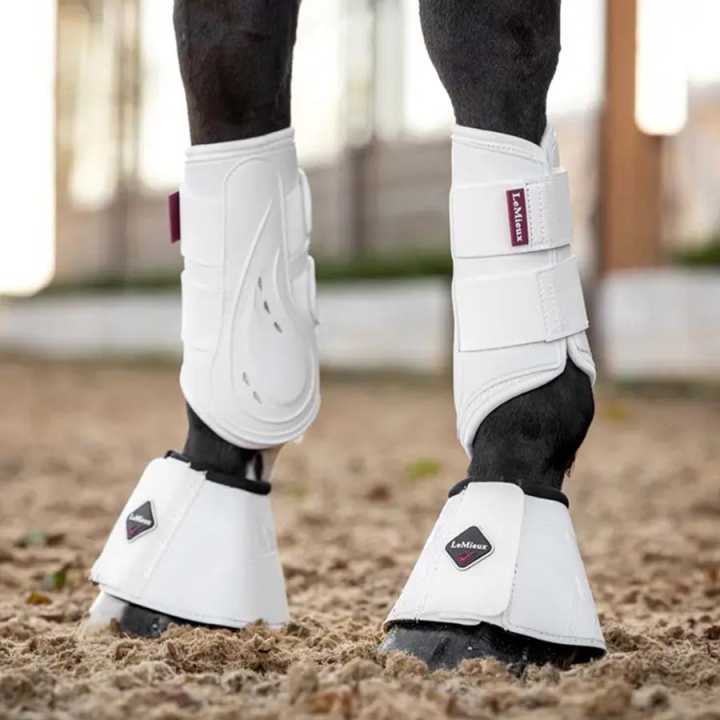Ochraniacze treningowe ProShell Białe w grupie Sprzęt dla konia / Ochrona nóg / Ochraniacze ujeżdżeniowe i treningowe przy Equinest (IT00636004WH_r)