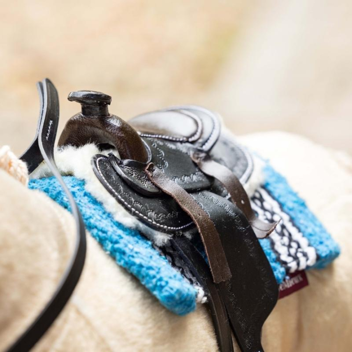 Czaprak westernowy Toy Pony Turkusowy w grupie Konie na kiju & Konie zabawkowe / Akcesoria do koni zabawkowych przy Equinest (IT044080TU)