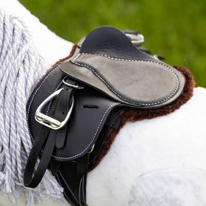 Czaprak Hunter Toy Pony Showing Numnah Brązowy w grupie Konie na kiju & Konie zabawkowe / Akcesoria do koni zabawkowych przy Equinest (IT044090BR)
