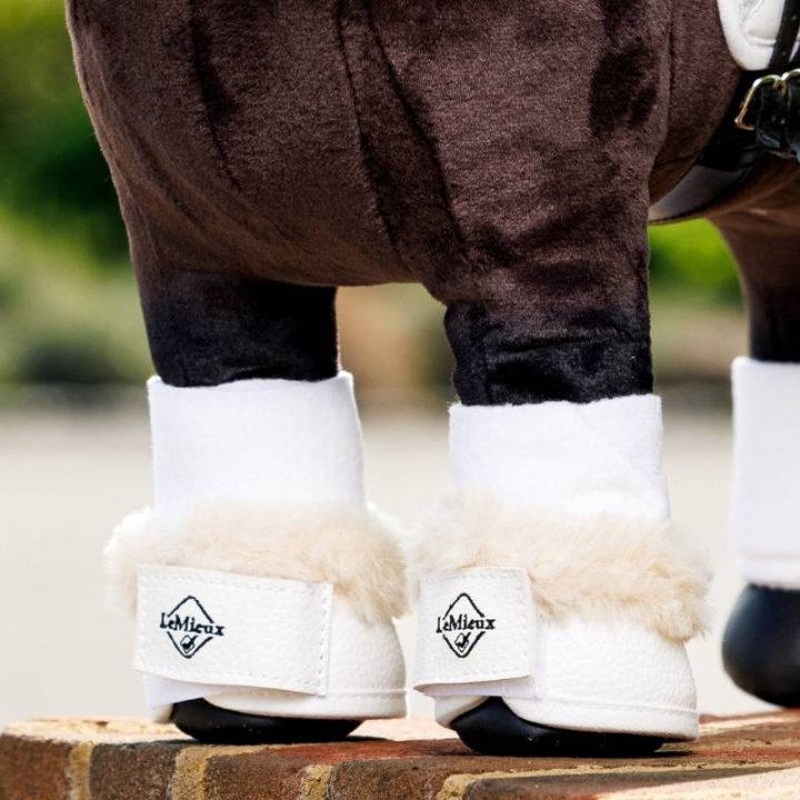 Kaloszki Toy Pony Dressage Białe w grupie Konie na kiju & Konie zabawkowe / Akcesoria do koni zabawkowych przy Equinest (IT046320WH)