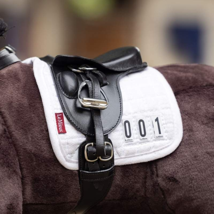 Czaprak ujeżdżeniowy Toy Pony Biały w grupie Konie na kiju & Konie zabawkowe / Akcesoria do koni zabawkowych przy Equinest (IT046340WH)