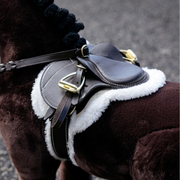 Czaprak Hunter i  popręg Toy Pony Hunter Brązowy w grupie Konie na kiju & Konie zabawkowe / Akcesoria do koni zabawkowych przy Equinest (IT062960BR)