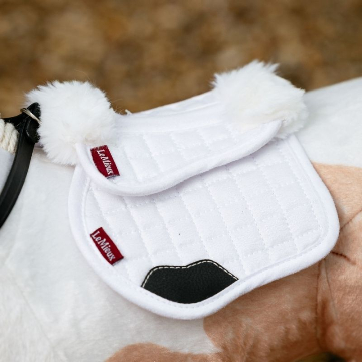 Pad pod siodło MerinoToy Pony Biały w grupie Konie na kiju & Konie zabawkowe / Akcesoria do koni zabawkowych przy Equinest (IT084530WH)