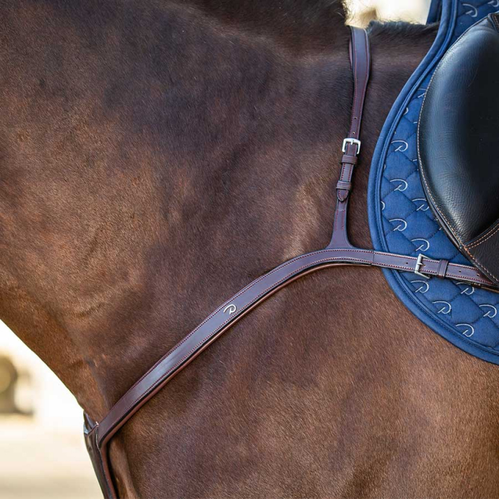 Napierśnik z długim mostkiem NE Brązowy w grupie Sprzęt dla konia / Wytoki i napierśniki / Napierśniki przy Equinest (NE06CBr_r)