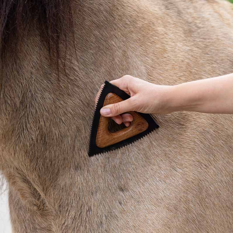 Zgrzebło do sierści Triangle Brązowy