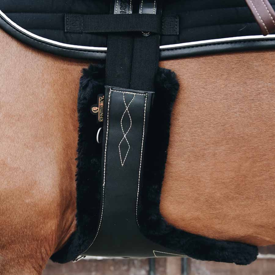 Futerko na popręg skokowy Sheepskin Czarne