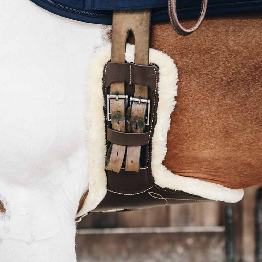 Popręg skokowy Short Sheepskin z fartuchem Brązowy