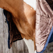 Derka podkładowa z kapturem Skin Friendly 150g Granatowa Derka podkładowa z kapturem Skin Friendly 150g Granatowa