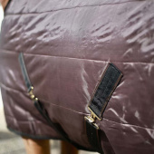 Derka stajenna HS Light 100g Brązowa Derka stajenna HS Light 100g Brązowa