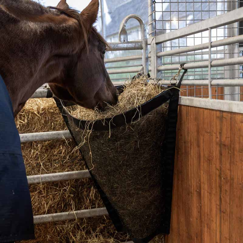 Worek na siano Corner Czarny