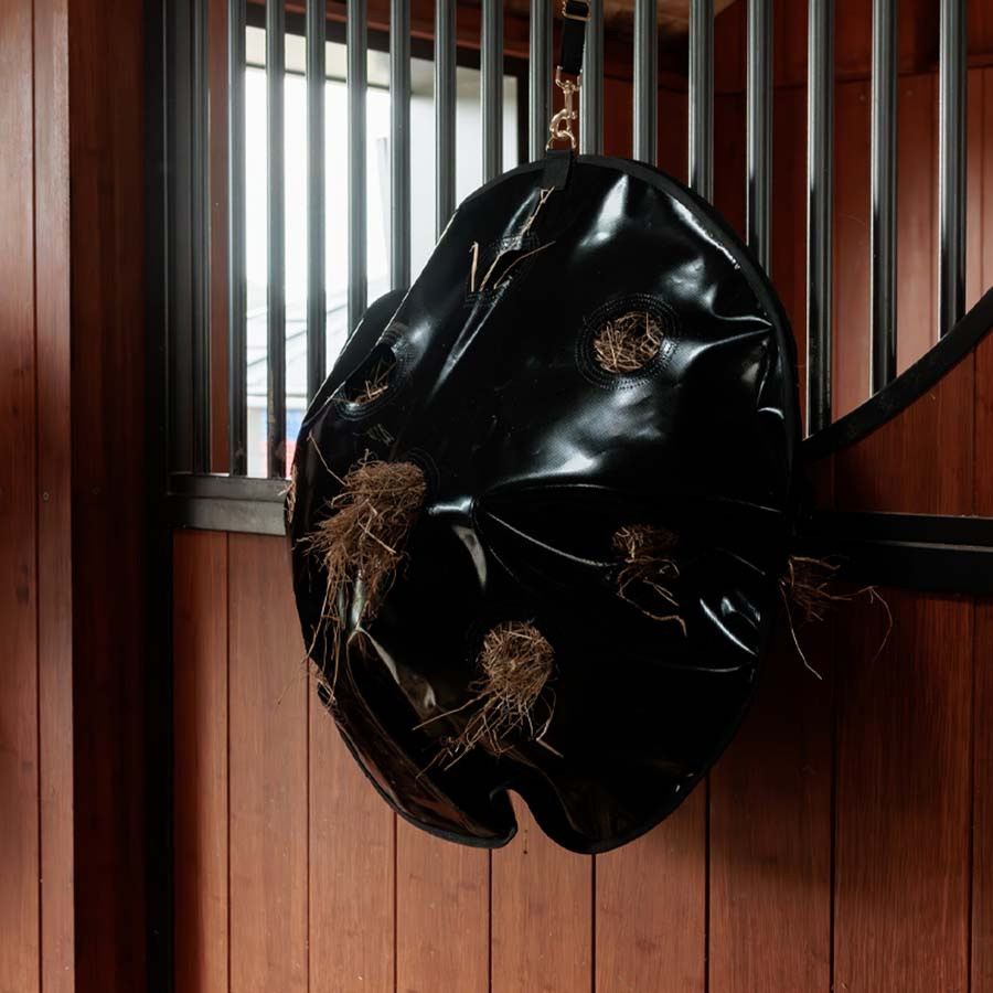 Siatka na siano Play & Haybag Slowfeeder Round Czarna