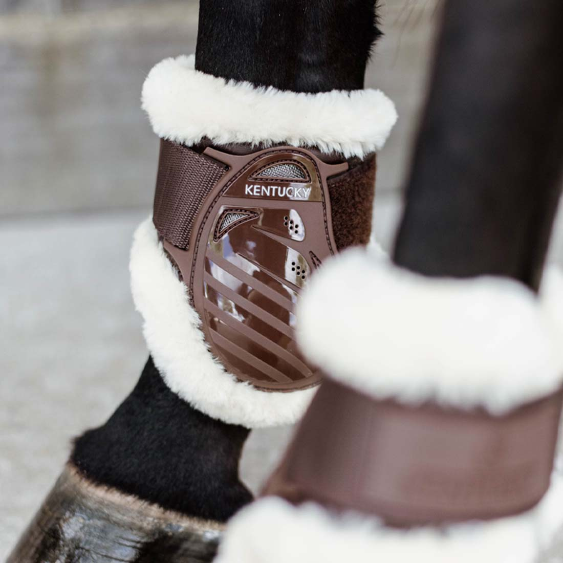 Ochraniacze skokowe tył Sheepskin Shield Brązowe