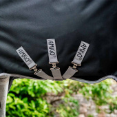 Derka padokowa z kapturem Amigo Bravo 12 Plus 100g Czarno/Szara Derka padokowa z kapturem Amigo Bravo 12 Plus 100g Czarno/Szara