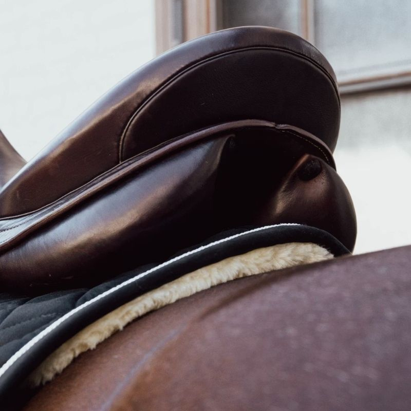 Czaprak ujeżdżeniowy Skin Friendly Vegan Sheepskin Czarny