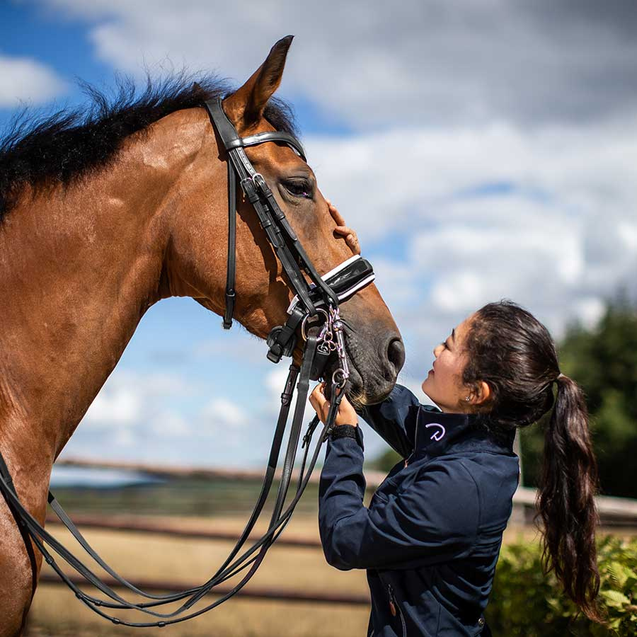 Ogłowie munsztukowe lakier/białe podszycie WC Czarne